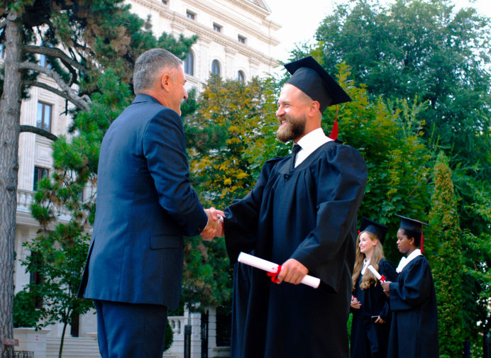 graduate shaking hand of professor